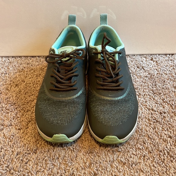 Nike Thea - Picture 2 of 5